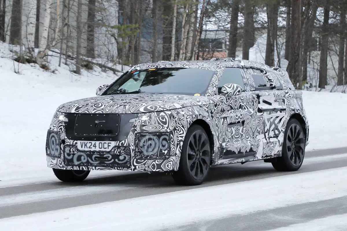 Range Rover Velar: avvistata la nuova generazione 100% elettrica [Foto Spia] (4)