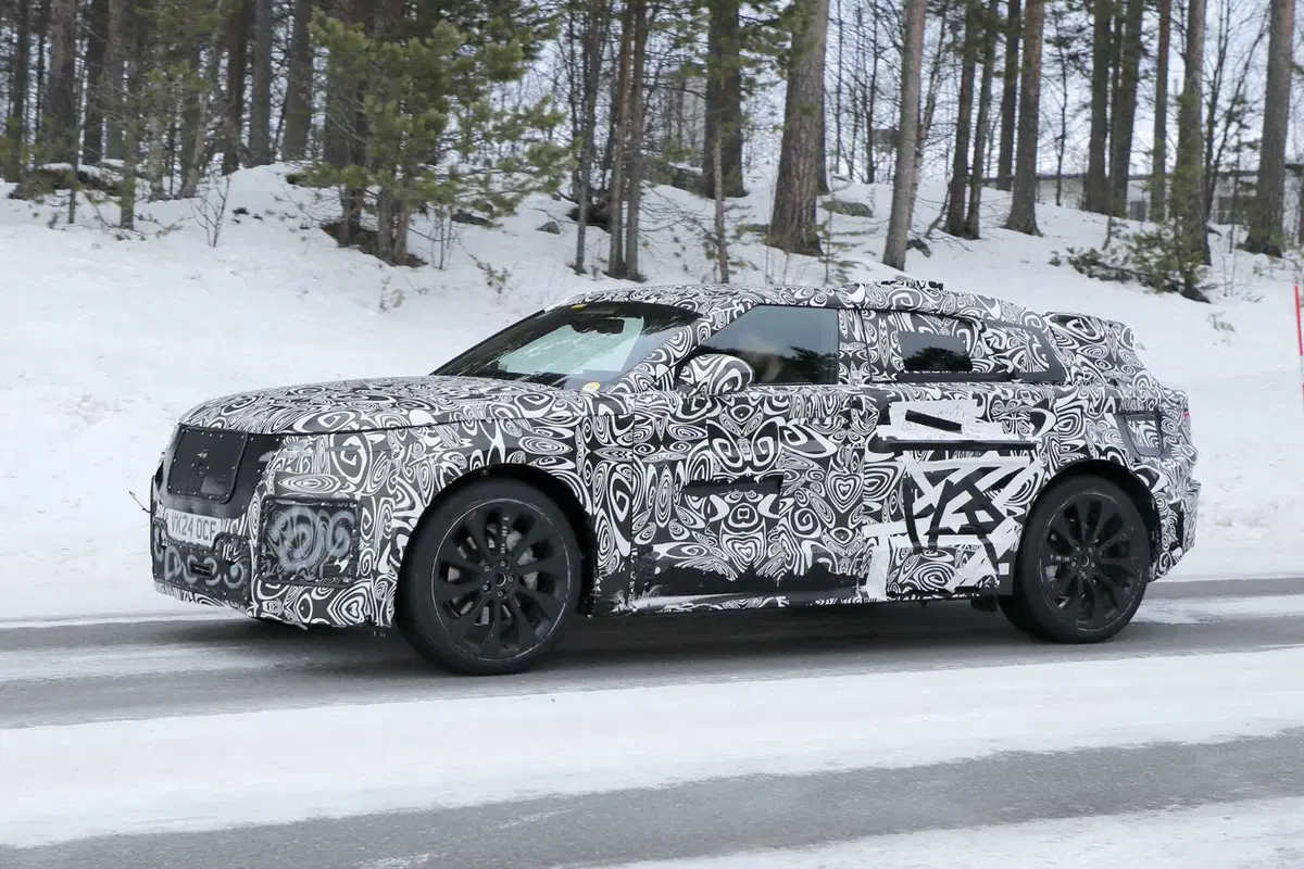 Range Rover Velar: avvistata la nuova generazione 100% elettrica [Foto Spia] (6)