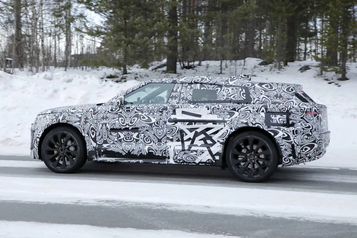 Range Rover Velar: avvistata la nuova generazione 100% elettrica [Foto Spia] (8)