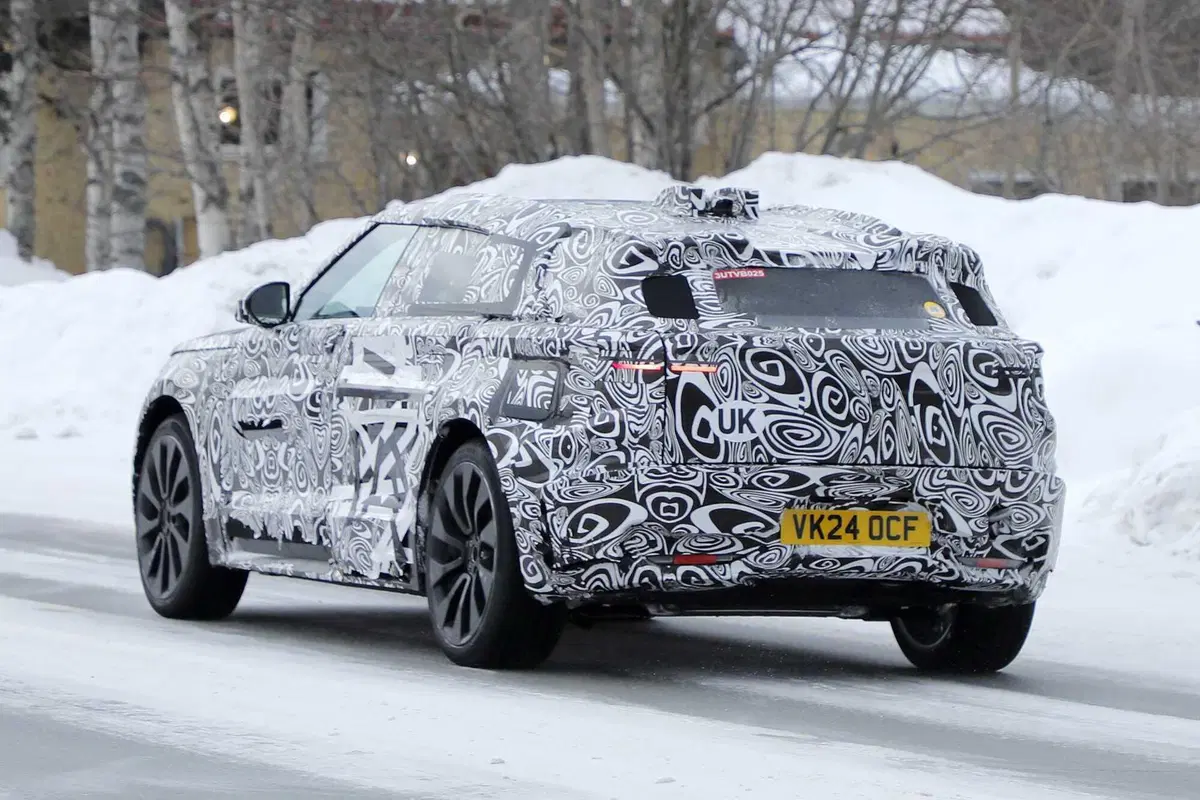 Range Rover Velar: avvistata la nuova generazione 100% elettrica [Foto Spia] (12)