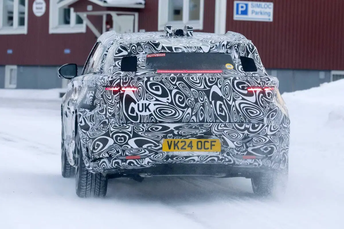 Range Rover Velar: avvistata la nuova generazione 100% elettrica [Foto Spia] (14)