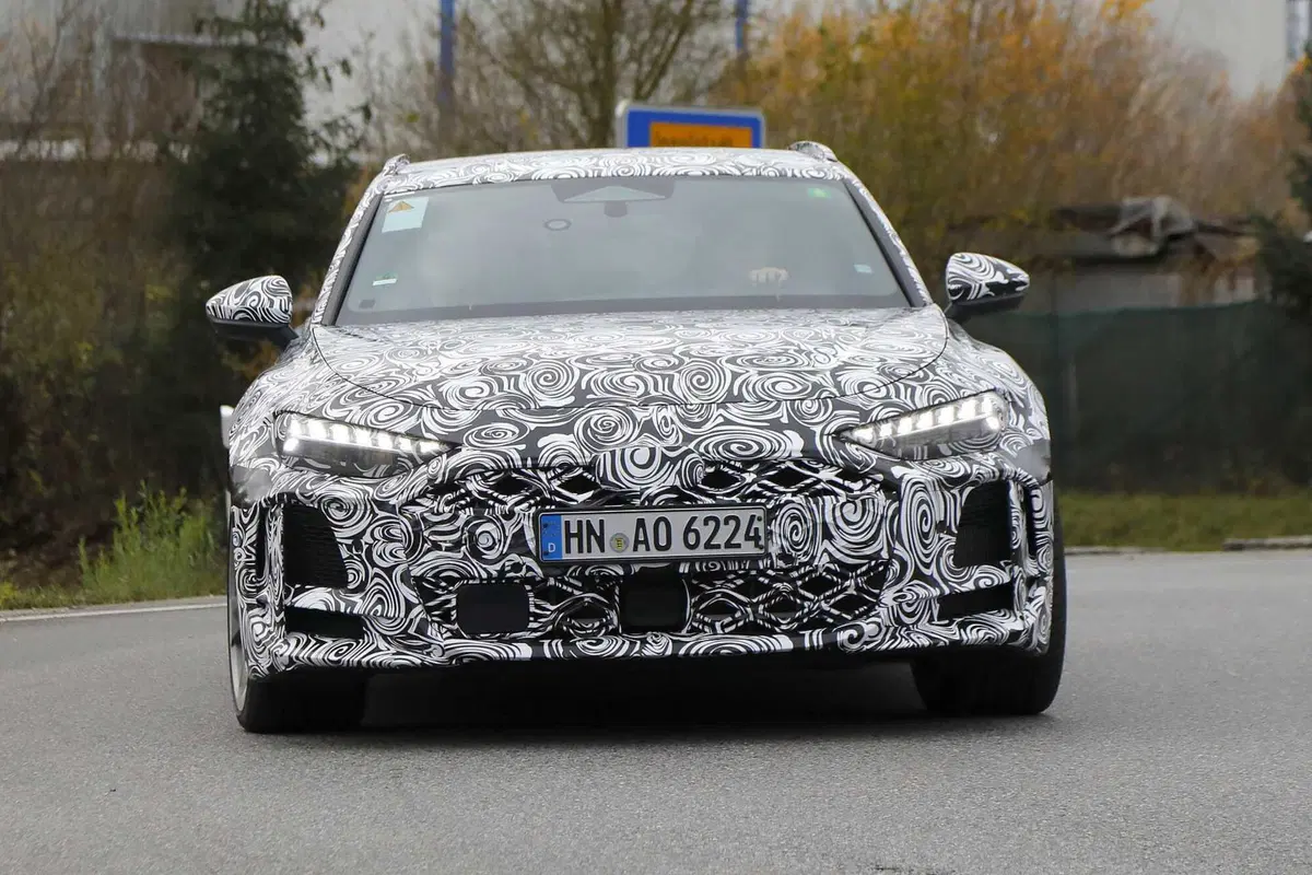 Audi RS5 2026: sarà la più aggressiva, avvistato il prototipo [Foto Spia] (2)