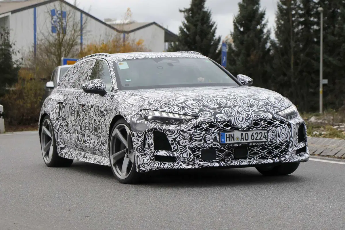Audi RS5 2026: sarà la più aggressiva, avvistato il prototipo [Foto Spia] (3)