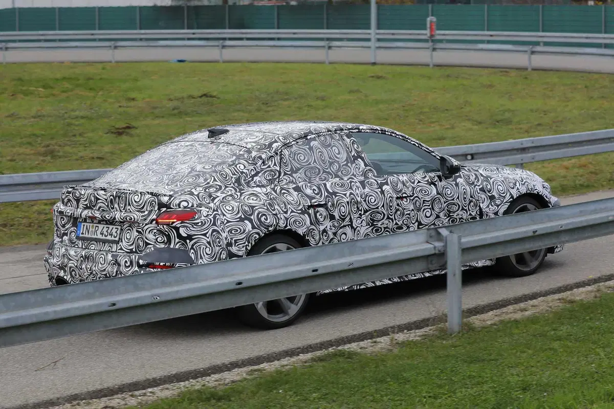 Audi RS5 2026: sarà la più aggressiva, avvistato il prototipo [Foto Spia] (15)