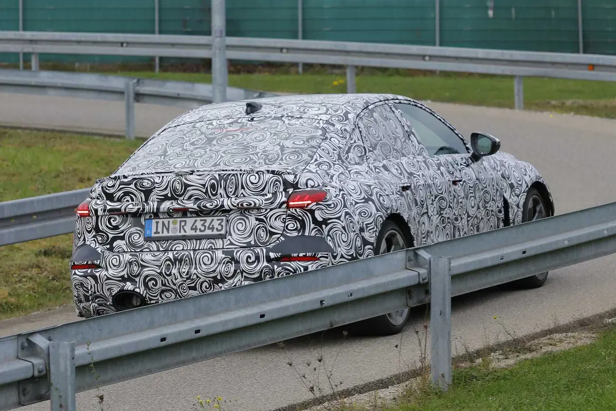 Audi RS5 2026: sarà la più aggressiva, avvistato il prototipo [Foto Spia] (16)