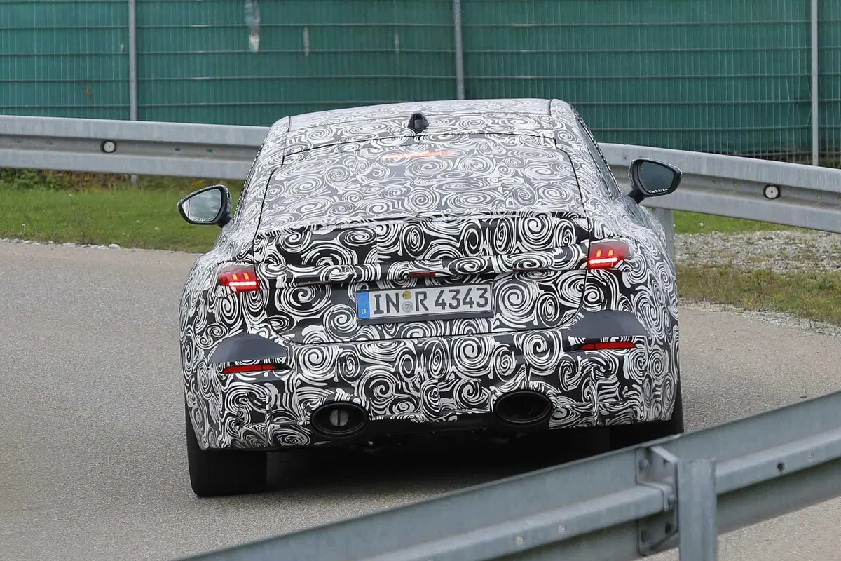 Audi RS5 2026: sarà la più aggressiva, avvistato il prototipo [Foto Spia] (17)
