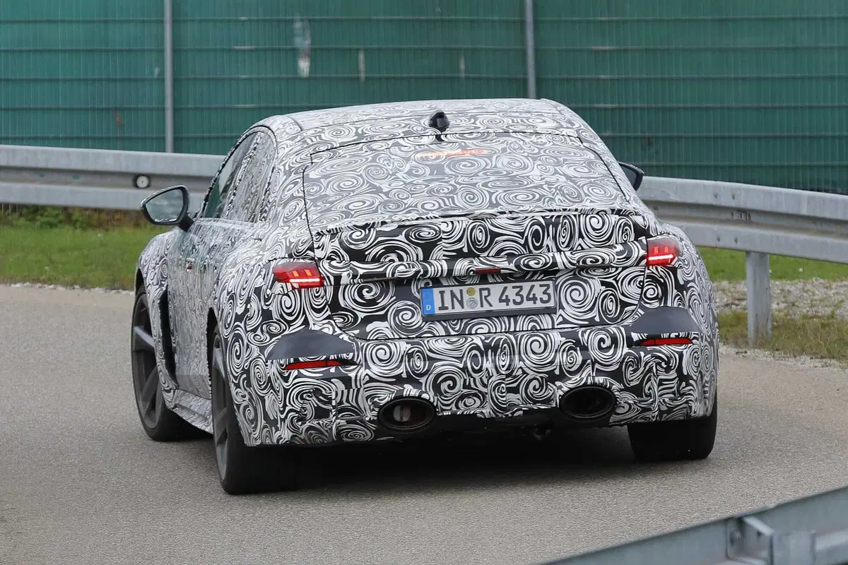Audi RS5 2026: sarà la più aggressiva, avvistato il prototipo [Foto Spia] (18)