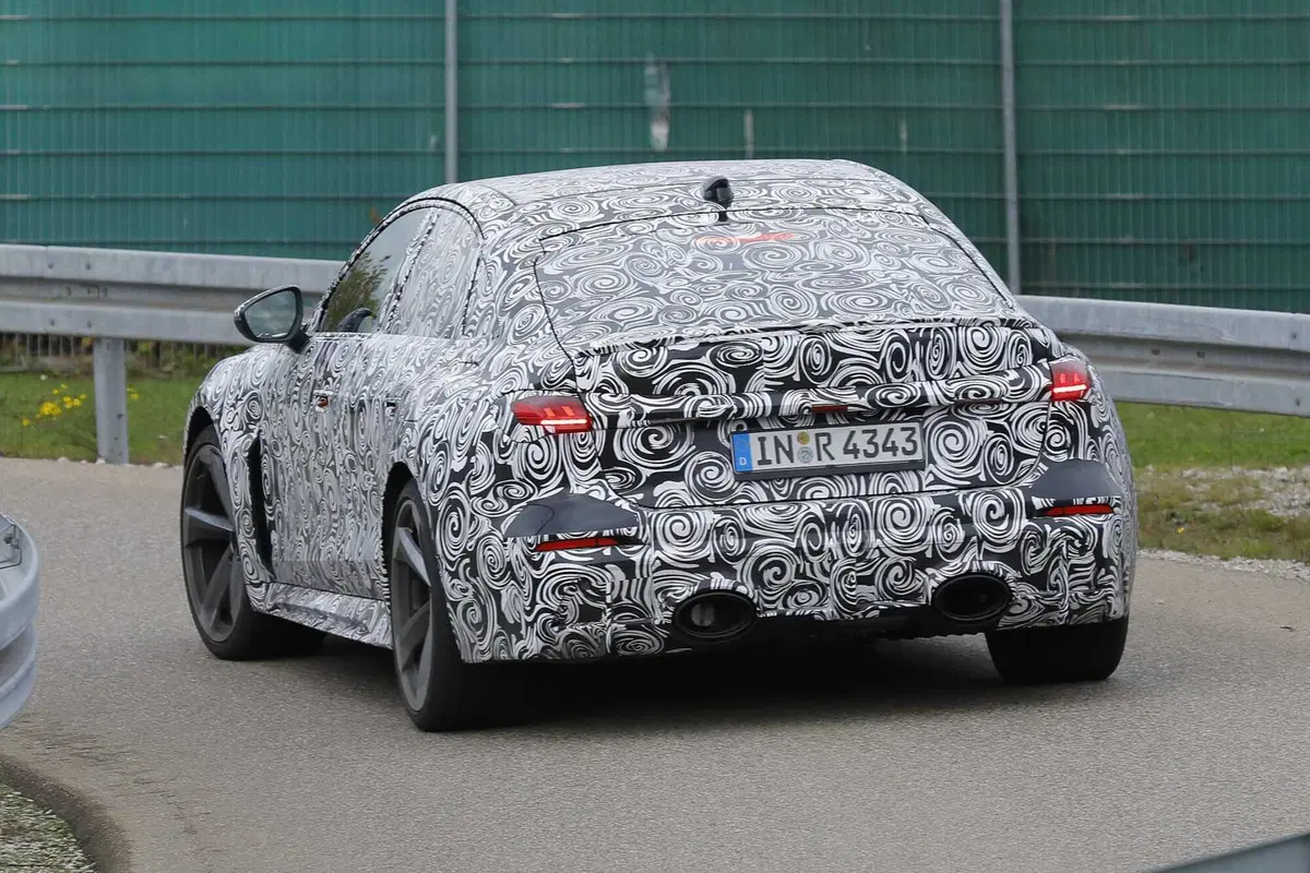 Audi RS5 2026: sarà la più aggressiva, avvistato il prototipo [Foto Spia] (19)
