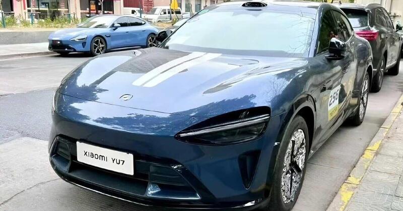 Avvistata la nuova Xiaomi YU7: ecco com&#039;&egrave; dal vivo la rivale di Tesla Model Y [Foto Spia]