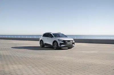 Audi: la Q4 e-tron scende di 6.000 euro, i prezzi Tesla fanno riflettere