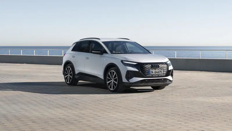 Audi: la Q4 e-tron scende di 6.000 euro, i prezzi Tesla fanno riflettere