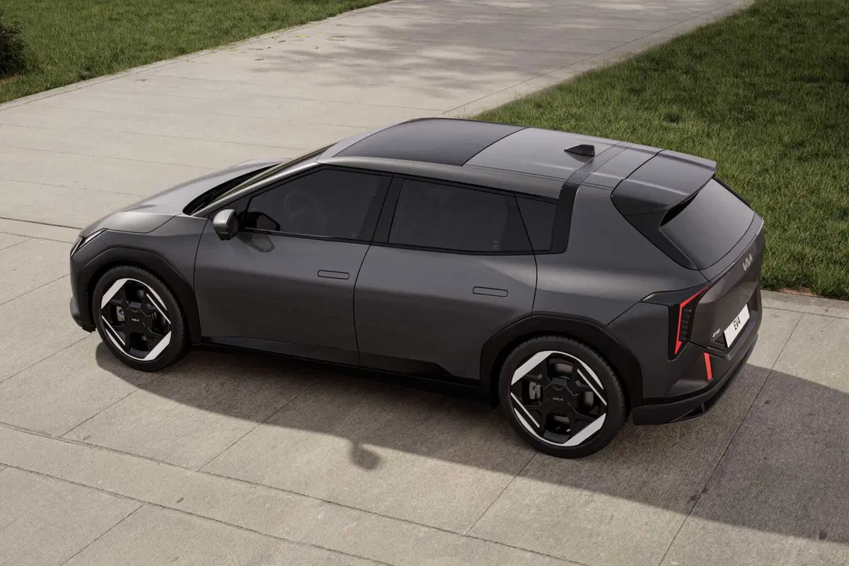Kia EV4, lo stile comanda sugli esterni. Manca solo la 'piccola' EV2 (3)