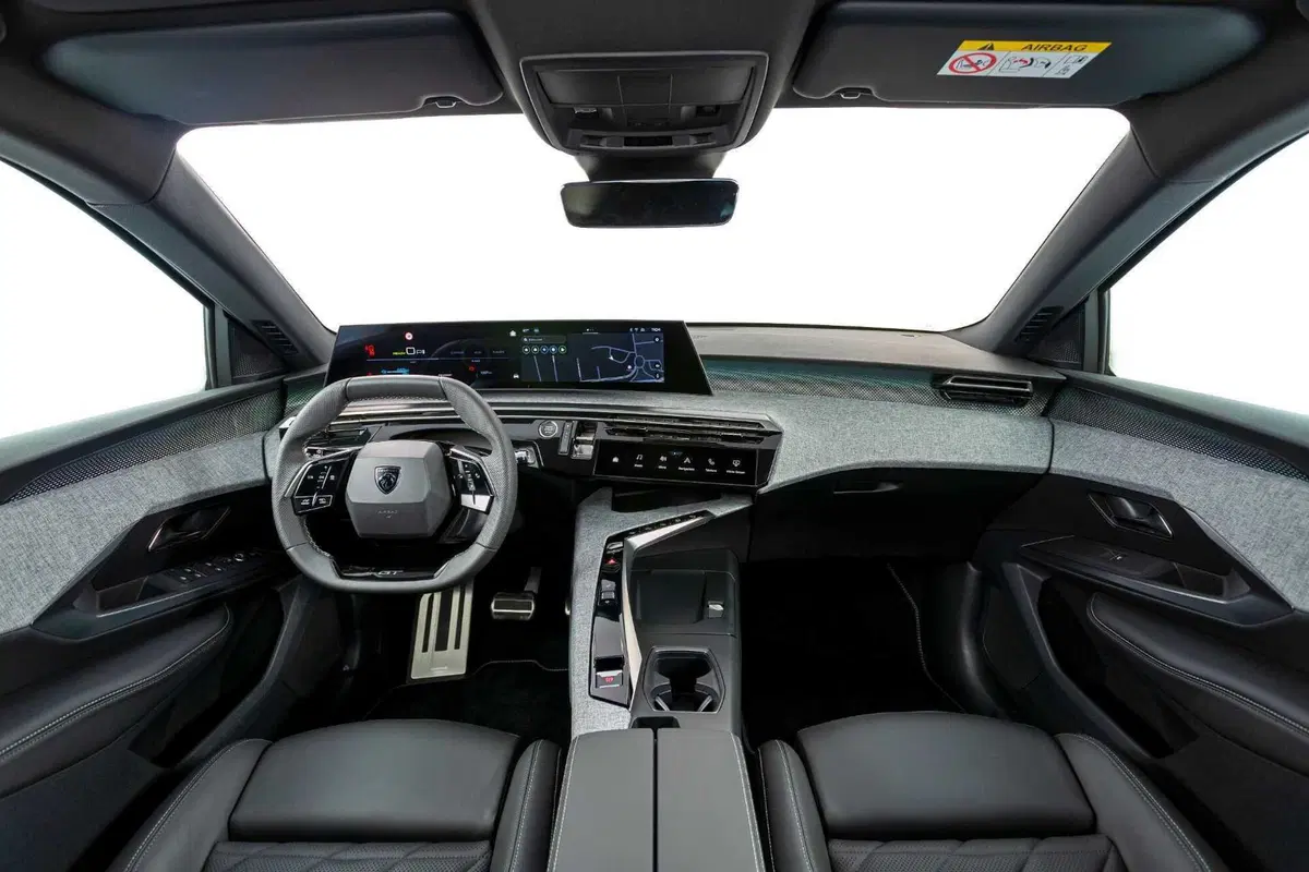 Peugeot E-5008: in prova l'ammiraglia elettrica a sette posti [VIDEO]