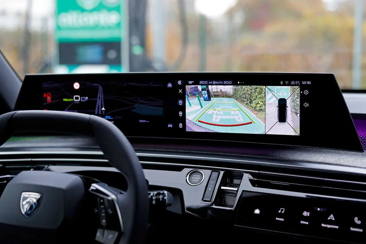 Peugeot E-5008: in prova l'ammiraglia elettrica a sette posti [VIDEO] (7)