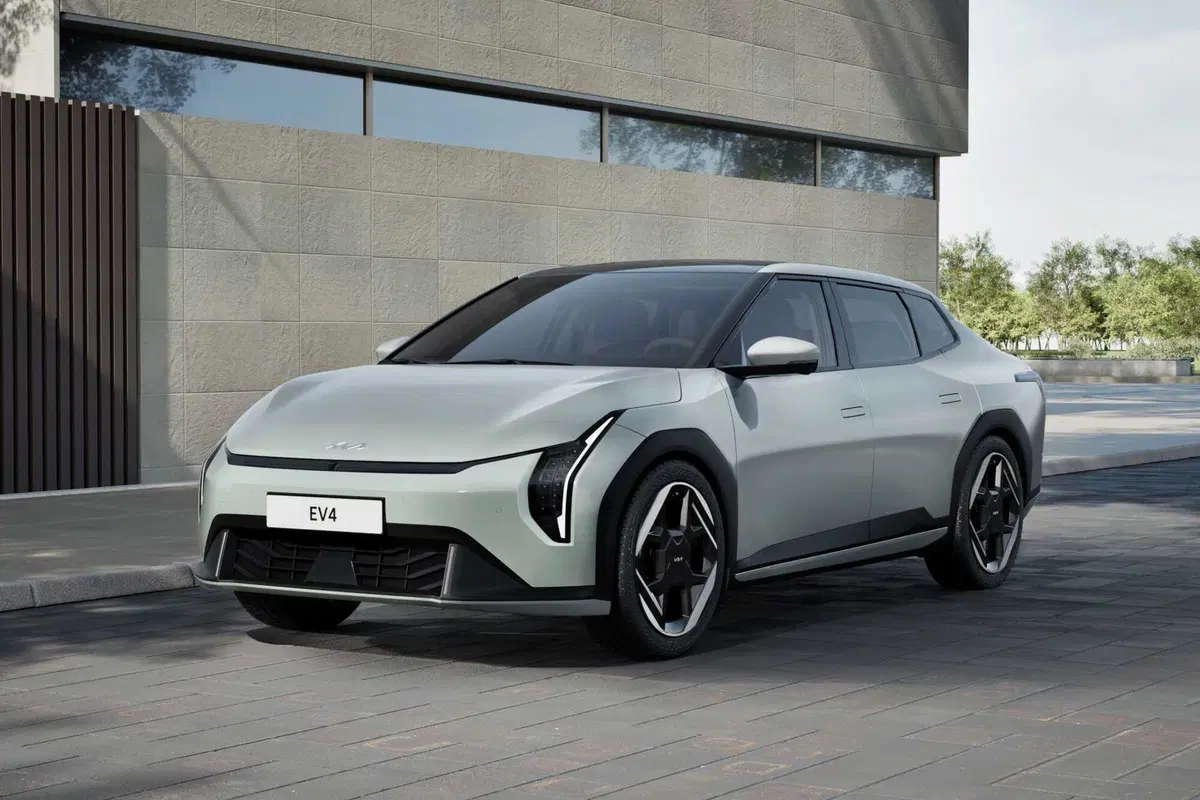 Kia EV4, lo stile comanda sugli esterni. Manca solo la 'piccola' EV2 (12)