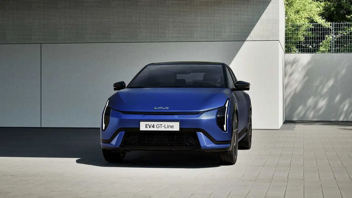Kia EV4, lo stile comanda sugli esterni. Manca solo la 'piccola' EV2 (13)