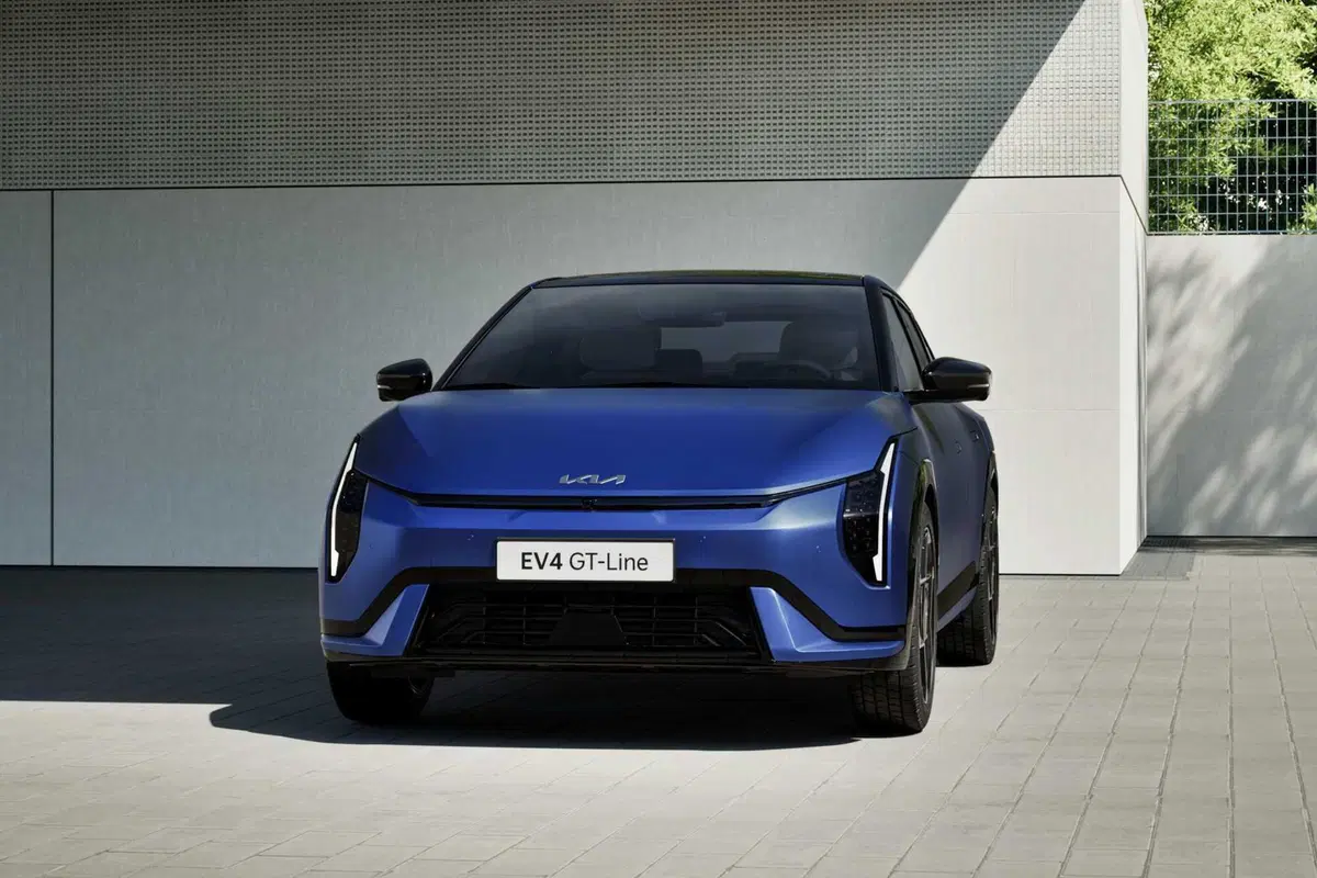 Kia EV4, lo stile comanda sugli esterni. Manca solo la 'piccola' EV2 (16)