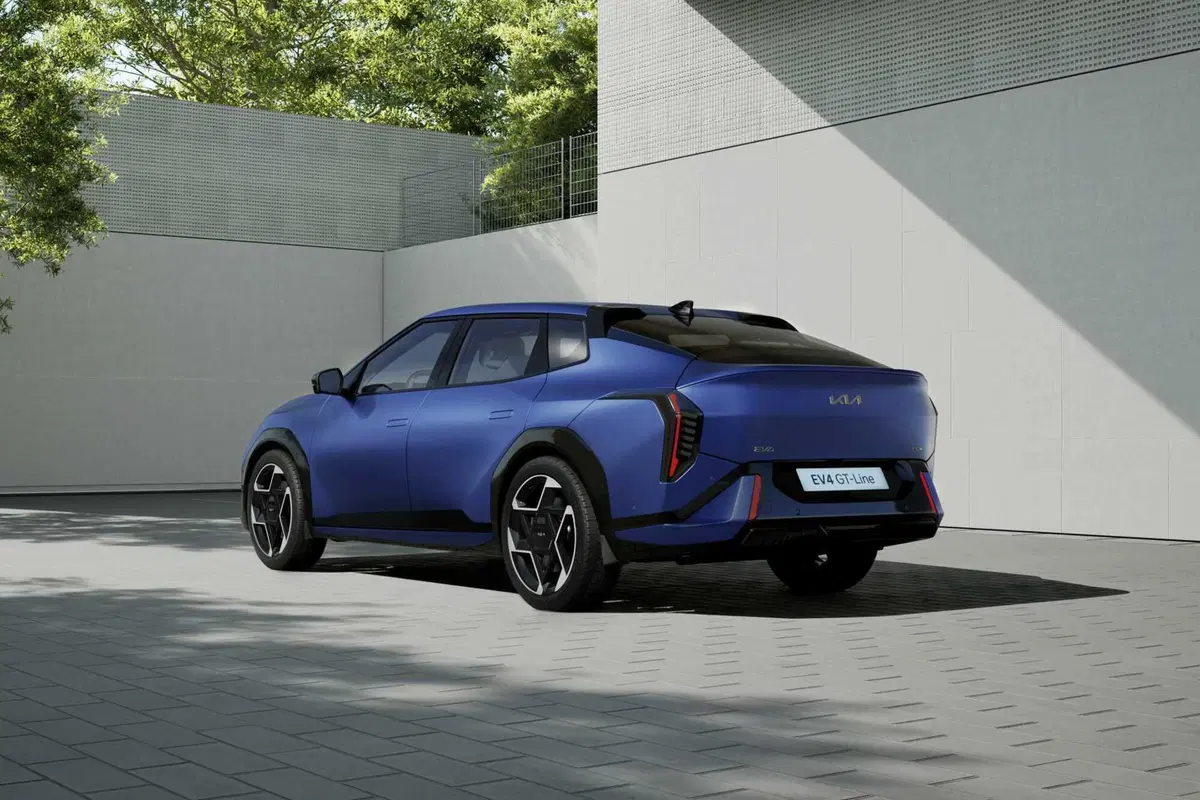 Kia EV4, lo stile comanda sugli esterni. Manca solo la 'piccola' EV2 (17)