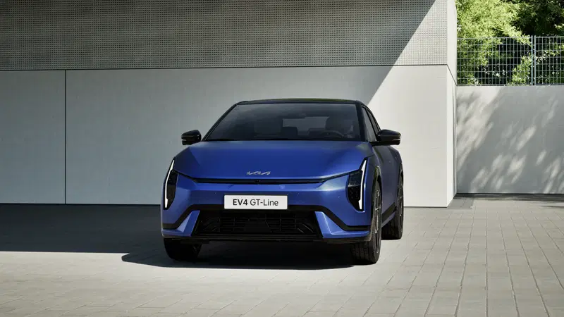 Kia EV4, lo stile comanda sugli esterni. Manca solo la "piccola" EV2