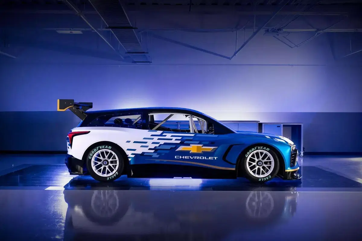 Chevrolet Blazer EV.R NASCAR: la bestia elettrica da 1.300 CV che sfida Ford in pista [VIDEO] (2)