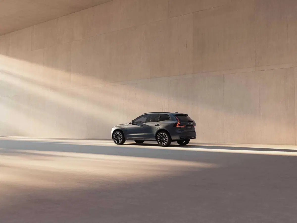 Volvo XC60 Model Year 2026: tecnologia, design e comfort ai massimi livelli (7)