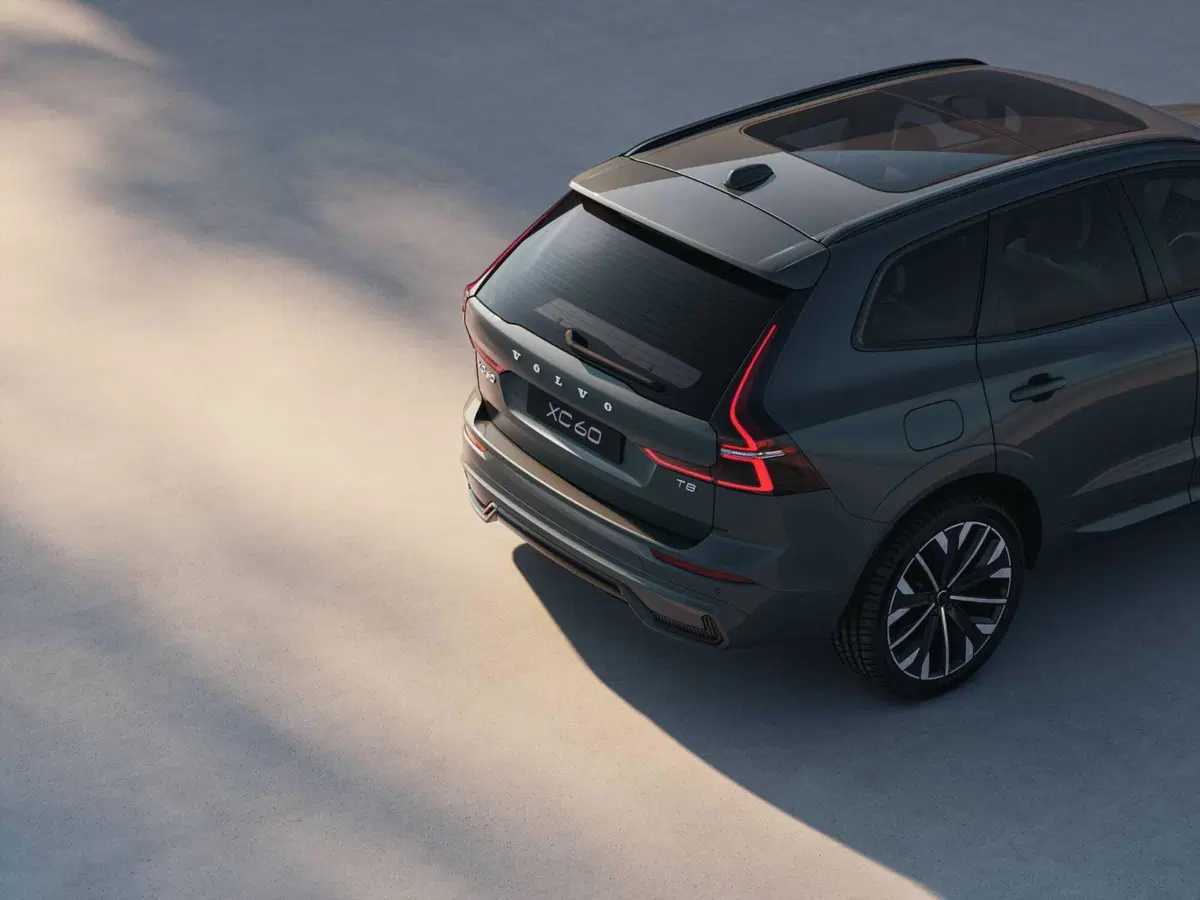 Volvo XC60 Model Year 2026: tecnologia, design e comfort ai massimi livelli (14)