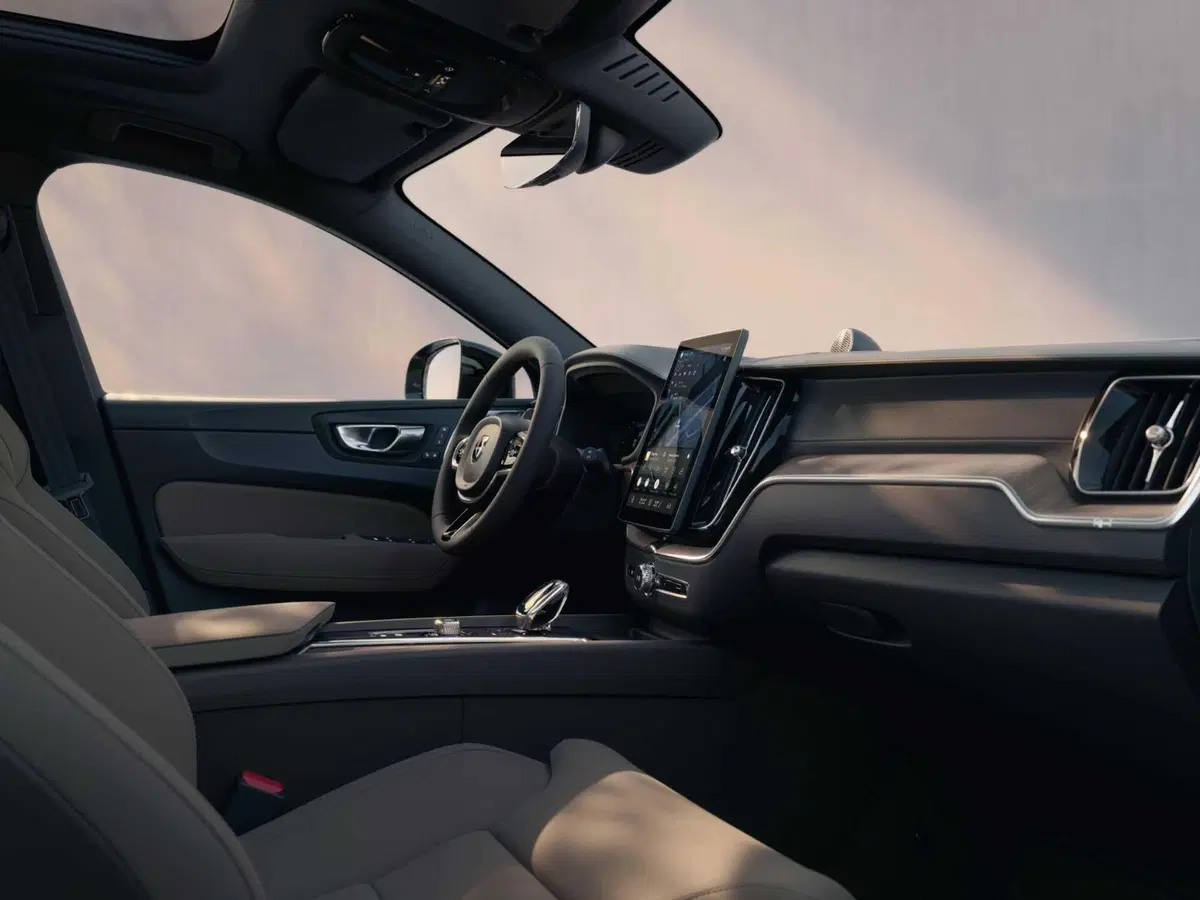 Volvo XC60 Model Year 2026: tecnologia, design e comfort ai massimi livelli (18)