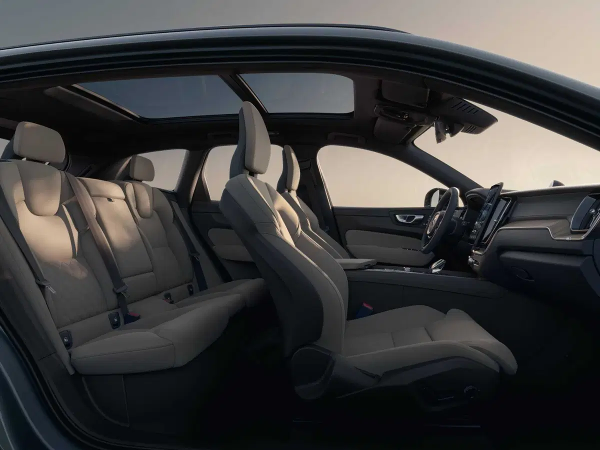Volvo XC60 Model Year 2026: tecnologia, design e comfort ai massimi livelli (27)