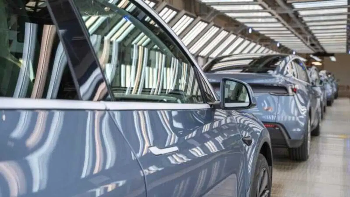 Tesla avvia la produzione della nuova Model Y a Shanghai: consegne anticipate a febbraio (2)