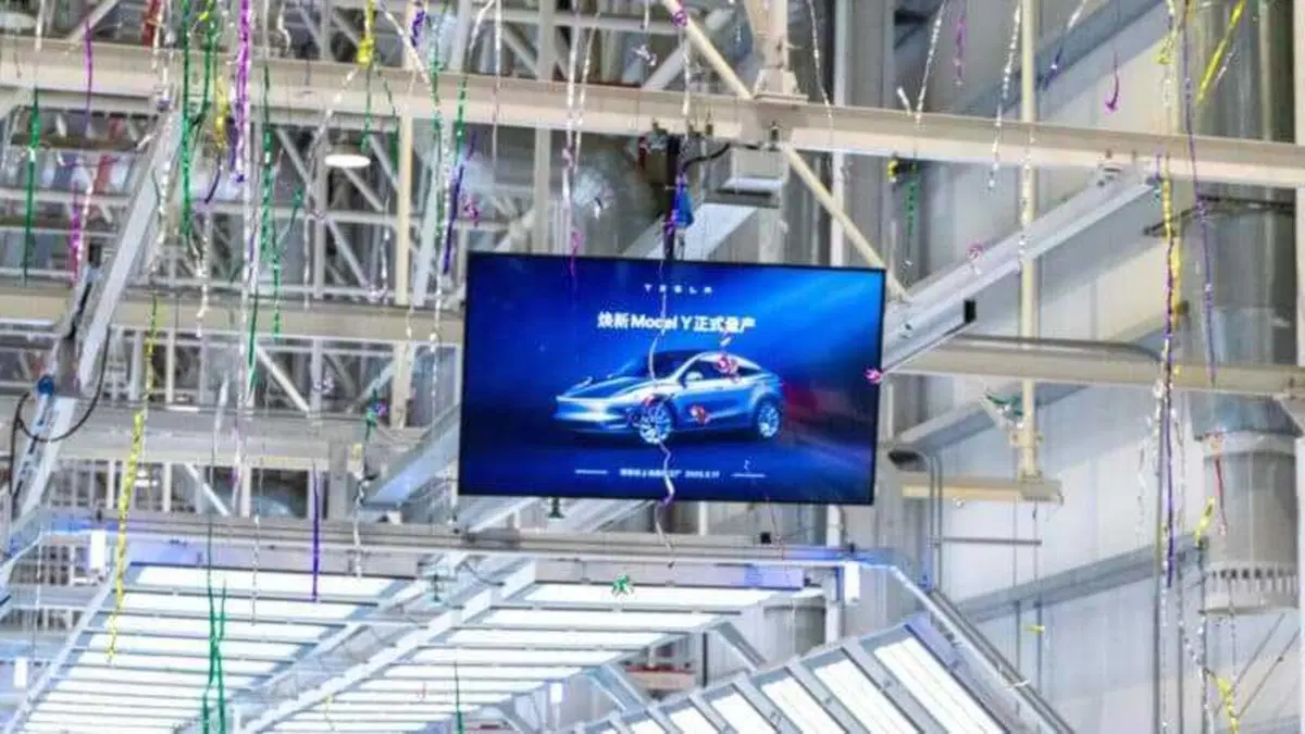 Tesla avvia la produzione della nuova Model Y a Shanghai: consegne anticipate a febbraio (4)