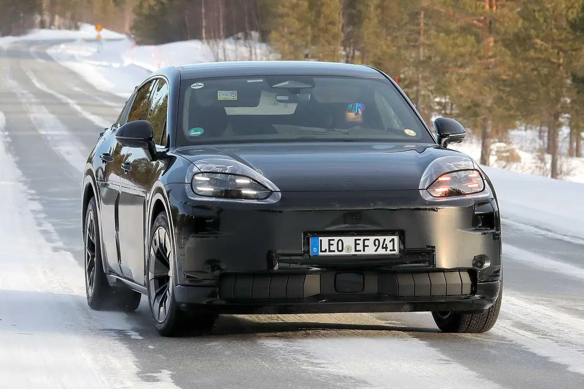 Porsche Cayenne Coup&eacute;: ecco com'&egrave; vista da vicino, grazie alle nuove foto spia