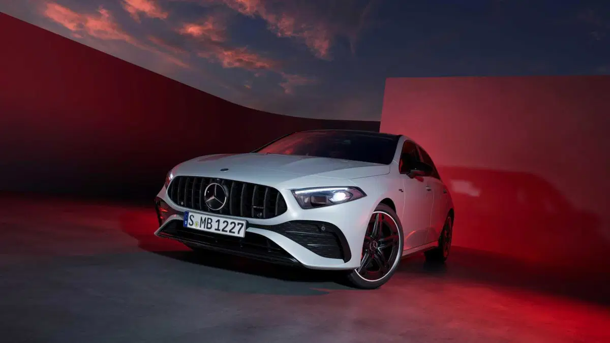 Mercedes-Benz Classe A AMG 35 Premium AMG Racing Collection 4matic auto (4)