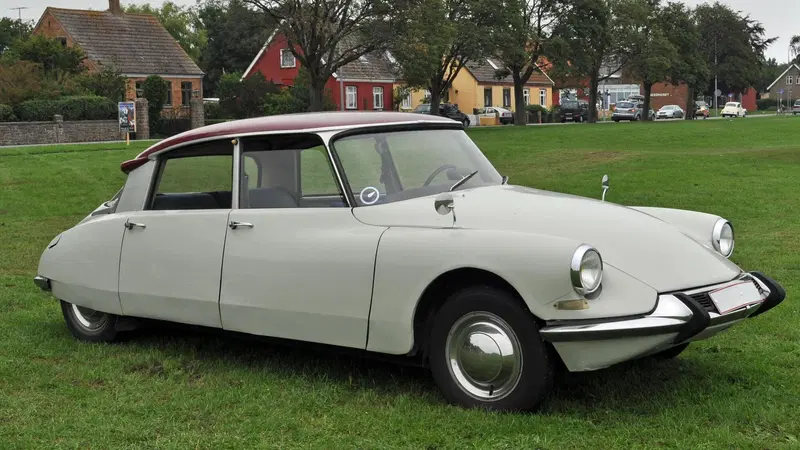 La Citroen DS del 1955, detto lo Squalo