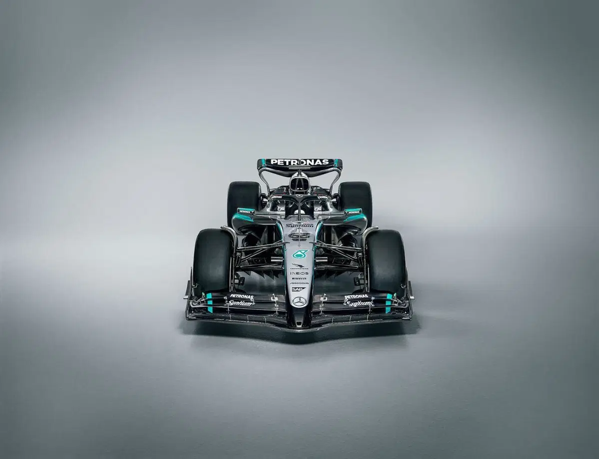 Formula 1 2025. Mercedes, svelata la W16 di Kimi Antonelli e George Russell (4)