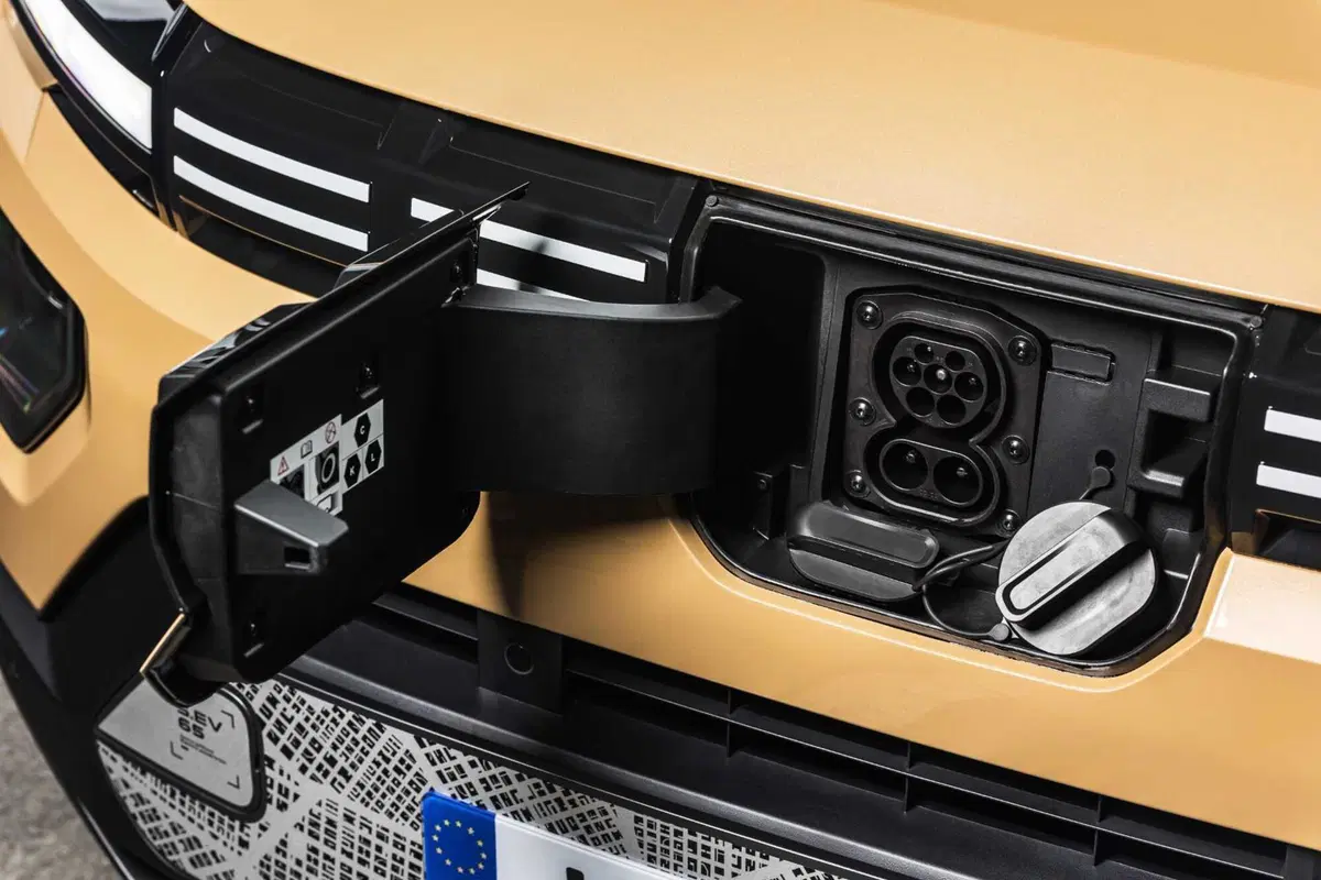Dacia Spring 2025: cambia il look, prestazioni cittadine [VIDEO]