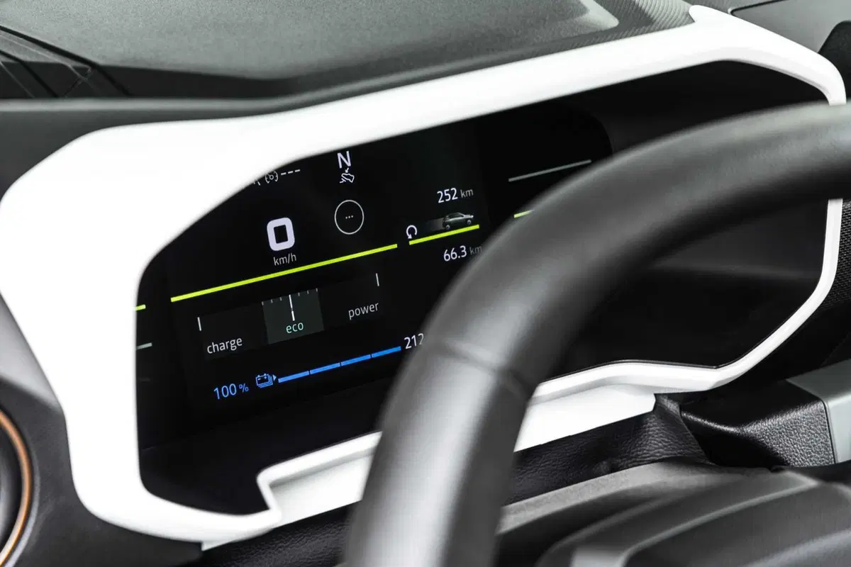 Dacia Spring 2025: cambia il look, prestazioni cittadine [VIDEO] (3)