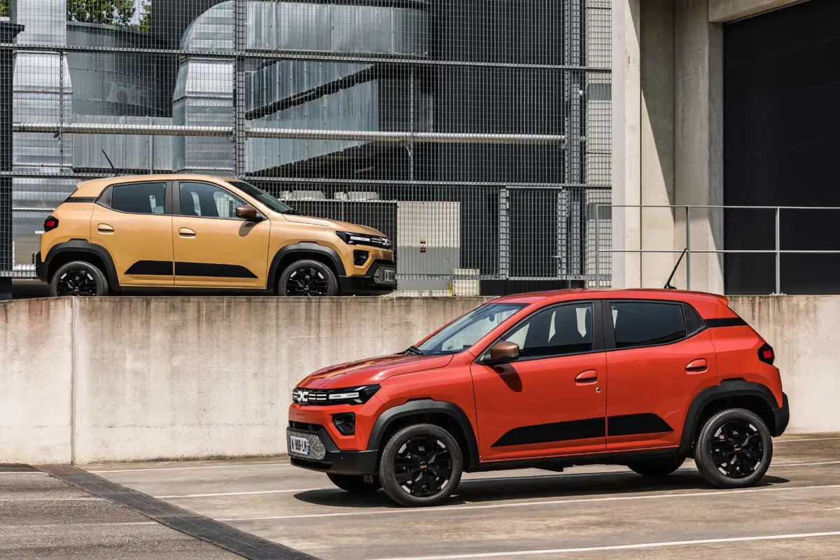 Dacia Spring 2025: cambia il look, prestazioni cittadine [VIDEO] (6)