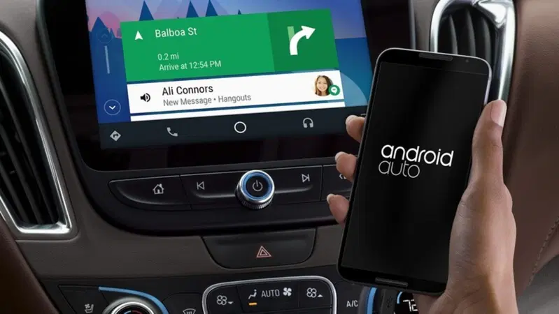 Android Auto 13.8: Nuovo aggiornamento migliora le app da veicolo fermo