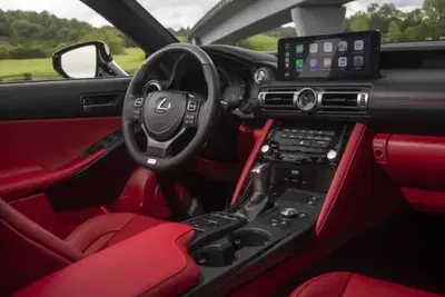 Ultimi modelli di auto con lettore CD ancora in vendita nel 2025