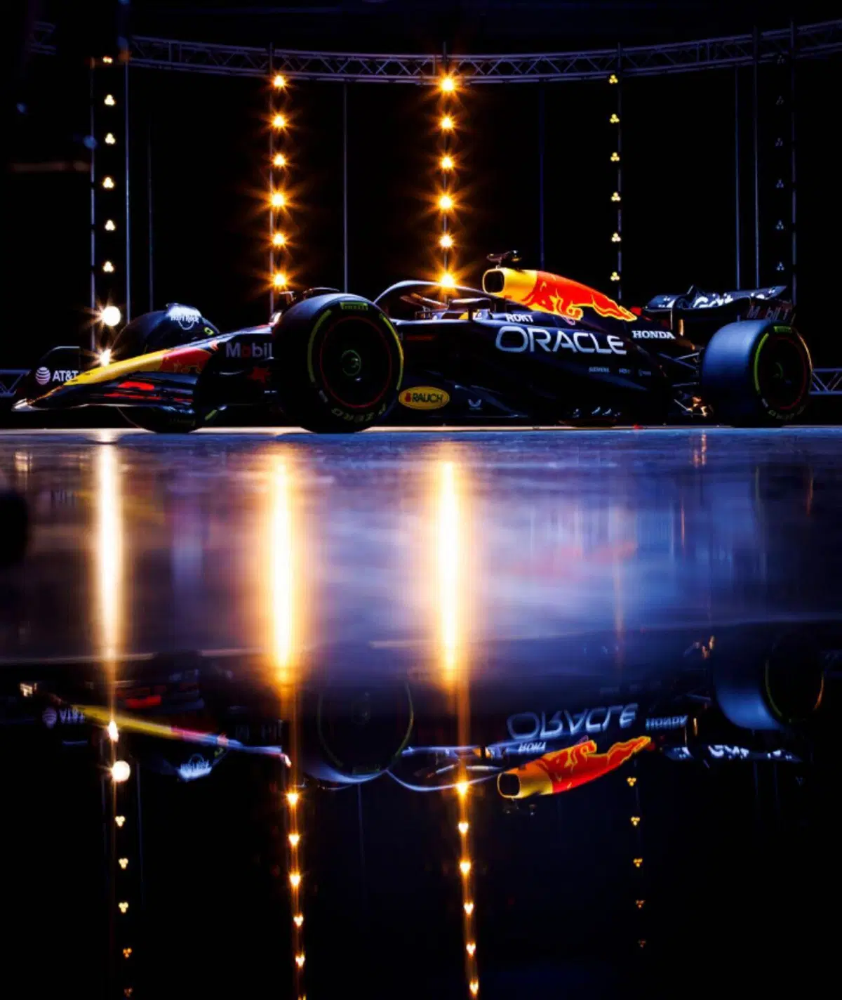 Red Bull svela la RB21: Verstappen e Lawson pronti per la stagione F1 2025 (2)
