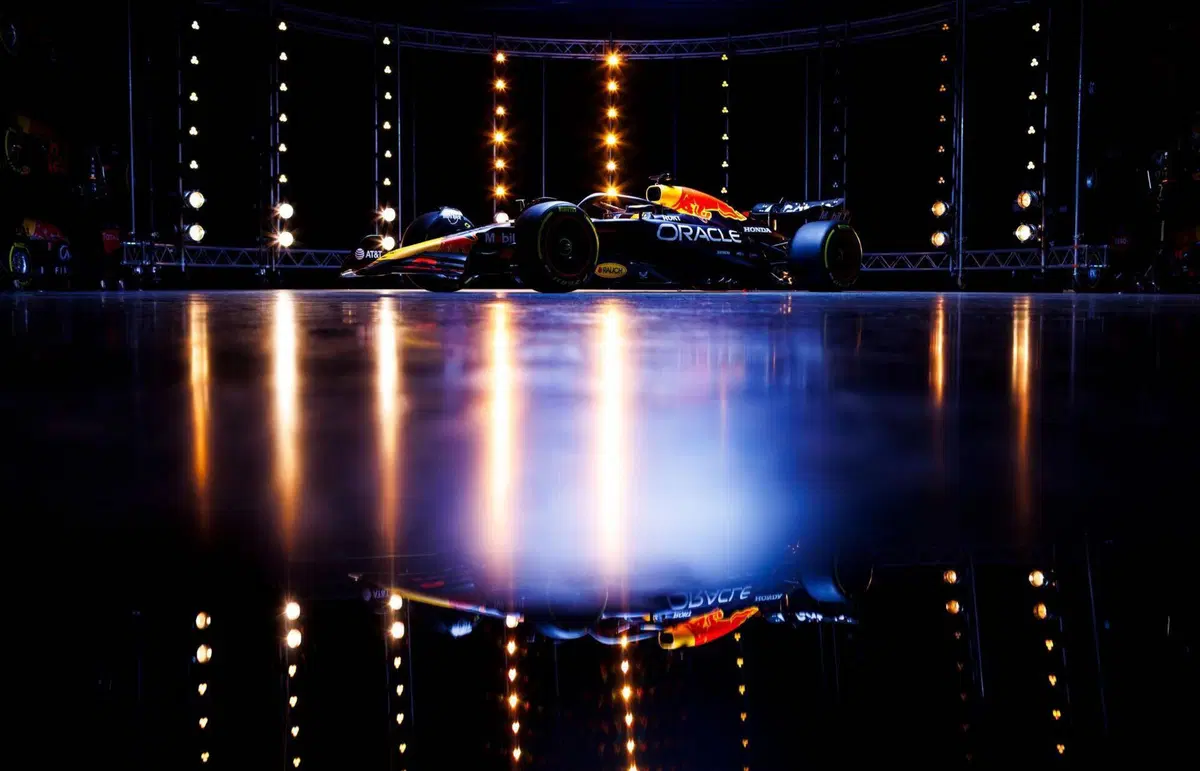 Red Bull svela la RB21: Verstappen e Lawson pronti per la stagione F1 2025 (3)