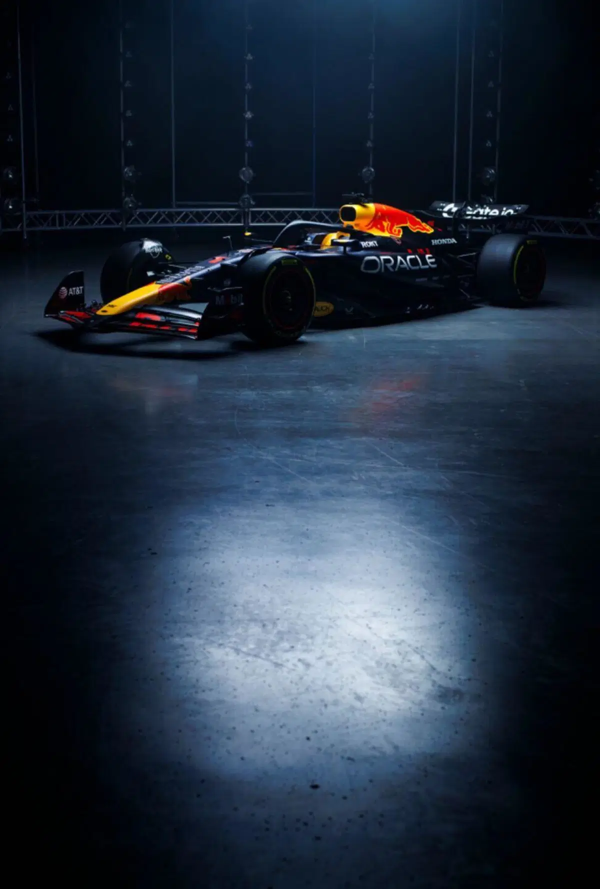 Red Bull svela la RB21: Verstappen e Lawson pronti per la stagione F1 2025 (6)