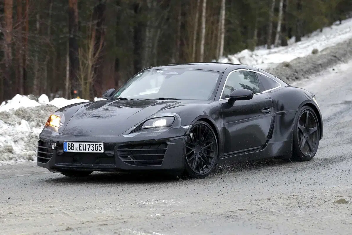 Nuova Porsche Cayman elettrica: prime immagini del prototipo in test (3)