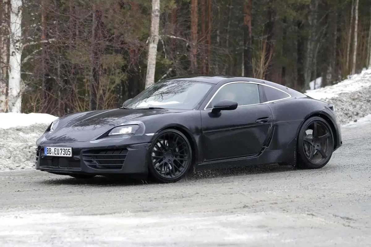 Nuova Porsche Cayman elettrica: prime immagini del prototipo in test (5)