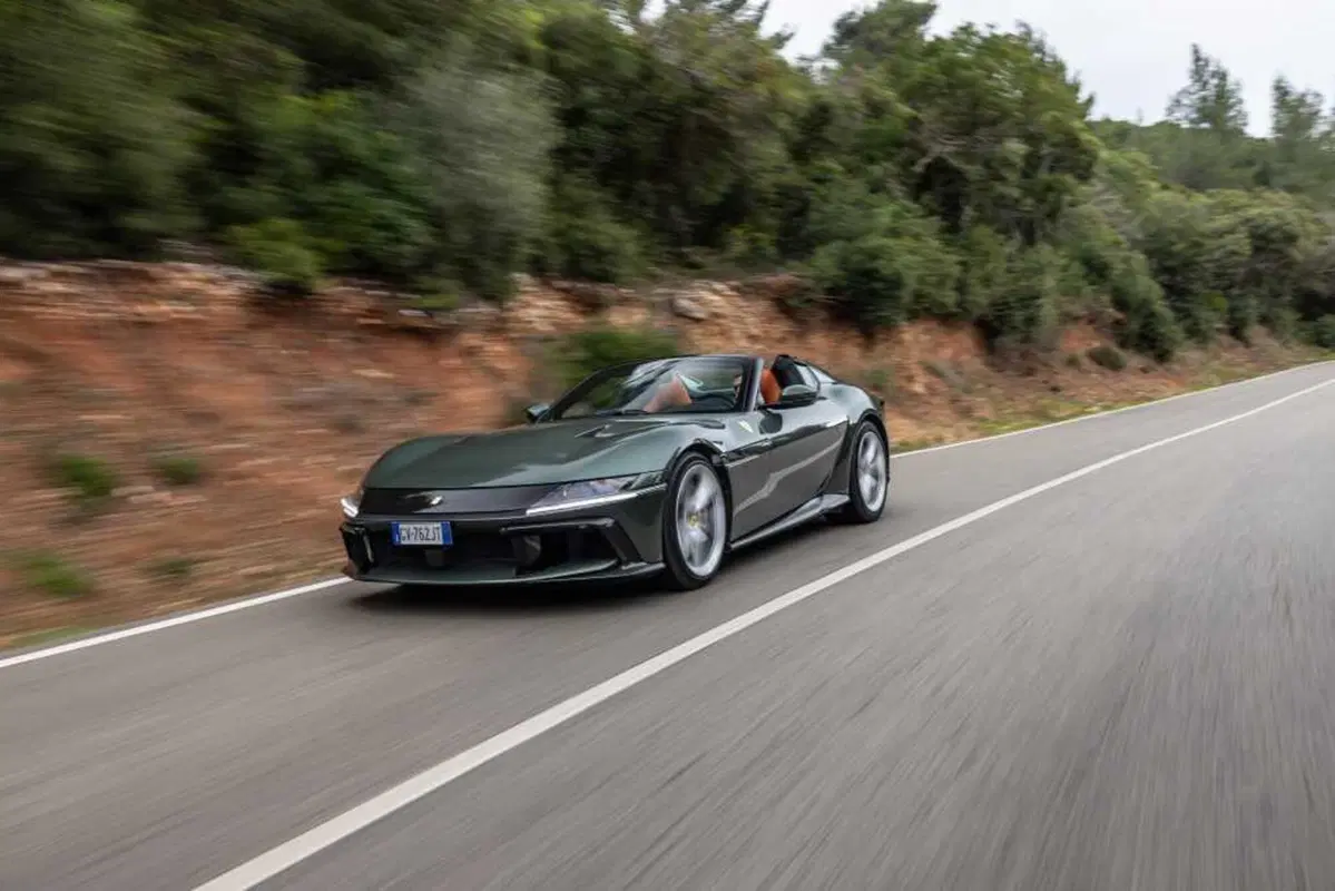Ferrari 12 Cilindri Spider: il V12 a cielo aperto è musica da Grammy [VIDEO] (2)