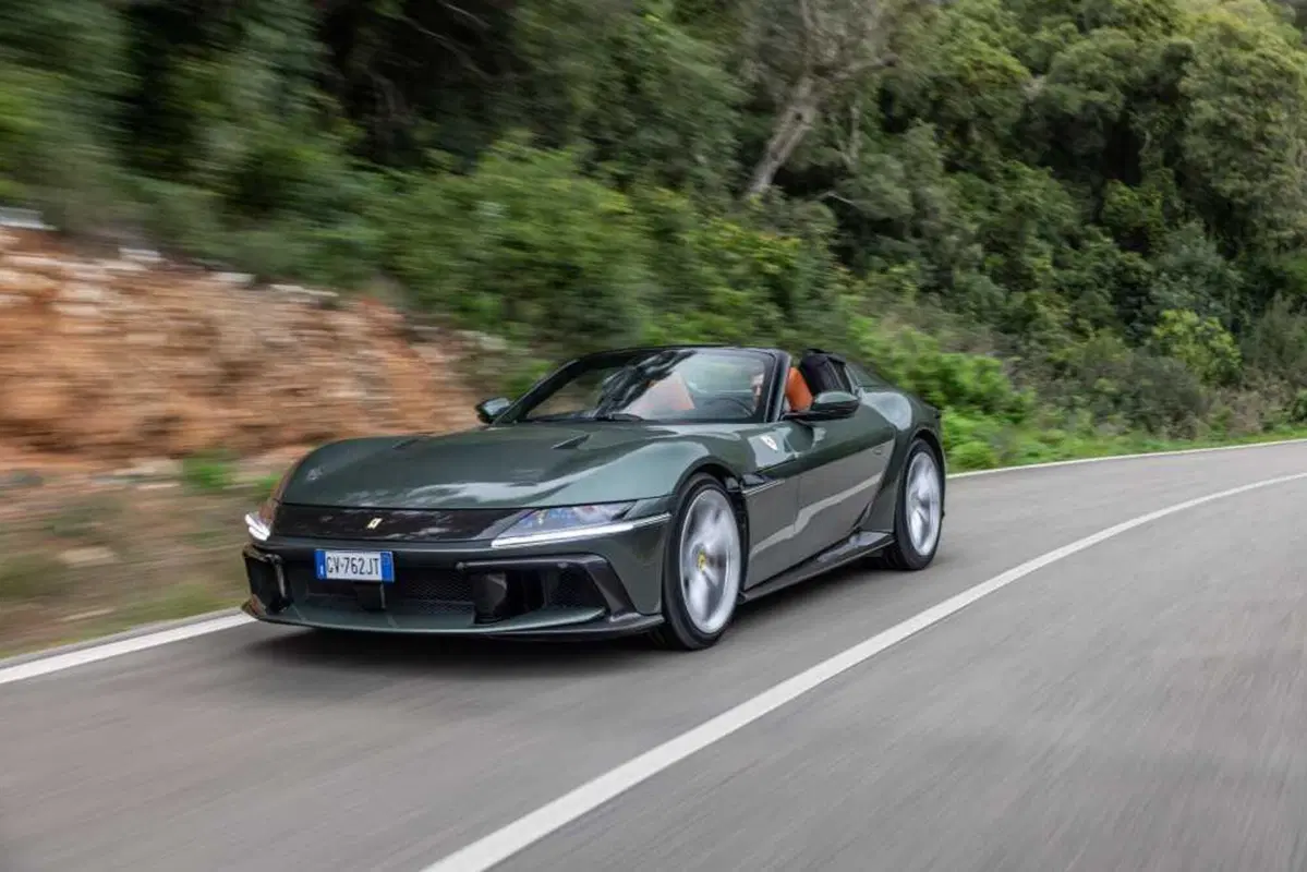 Ferrari 12 Cilindri Spider: il V12 a cielo aperto è musica da Grammy [VIDEO] (4)