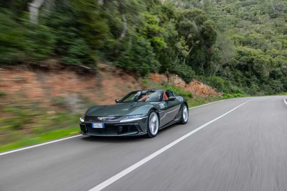 Ferrari 12 Cilindri Spider: il V12 a cielo aperto è musica da Grammy [VIDEO] (3)