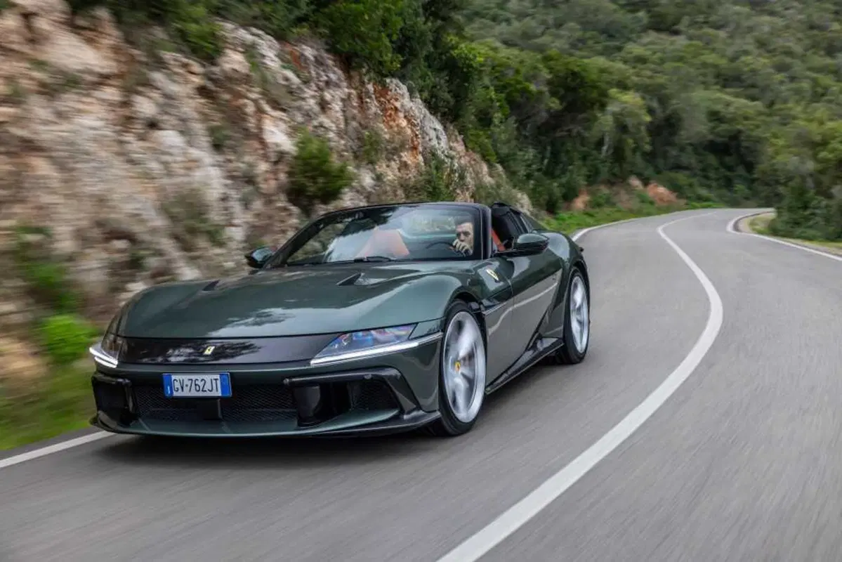 Ferrari 12 Cilindri Spider: il V12 a cielo aperto è musica da Grammy [VIDEO] (5)