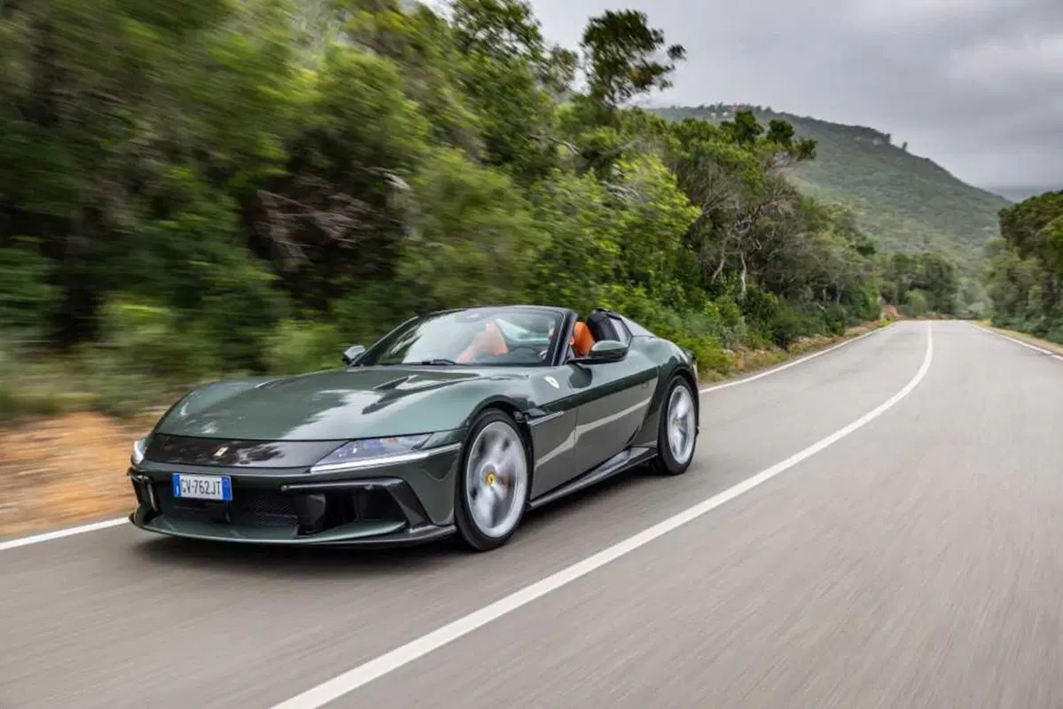 Ferrari 12 Cilindri Spider: il V12 a cielo aperto è musica da Grammy [VIDEO] (6)