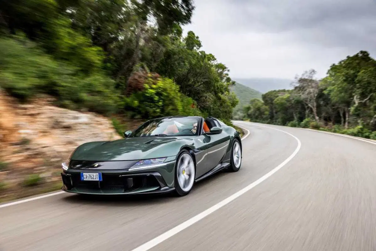 Ferrari 12 Cilindri Spider: il V12 a cielo aperto è musica da Grammy [VIDEO] (7)